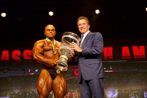 Lenda do bodybuilding, Arnold foi a estrela da noite de sábado (22) no Pro Show, disputa que definiu os campeões do Culturismo, Figure e Strongman Profissional / Foto: Rodrigo Dod/Savaget
